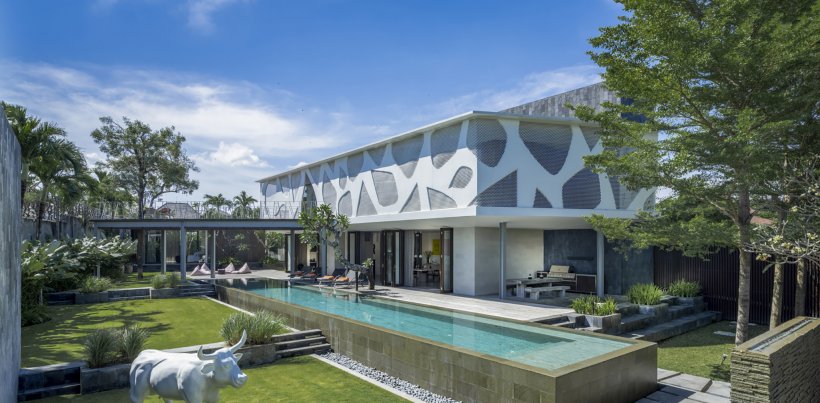 Villa Issi, Piscine et jardin