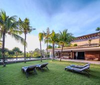 Villa Babadan, Piscina y Jardín